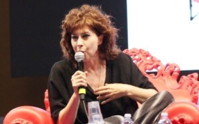 Veronica Pivetti chiude la prima giornata di Passaggi con la sua ‘inadeguatezza’ irriverente