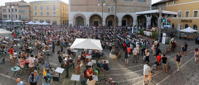 Piazza XX Settembre, storia e simboli del centro di Fano